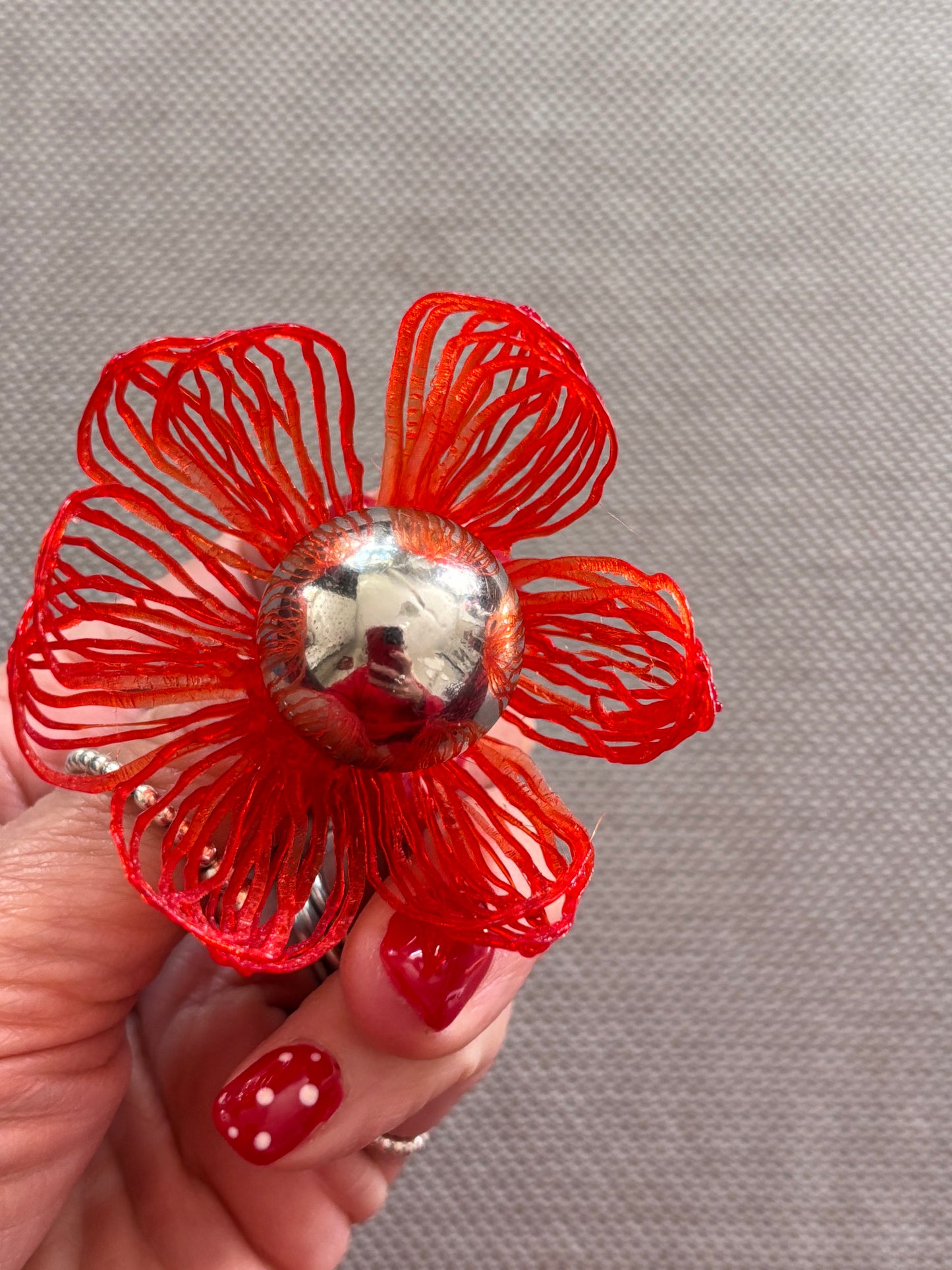 Over the shoulder - Bio 3D hand-printed